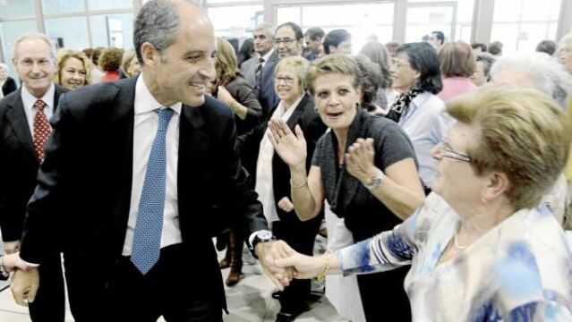 Tras les Corts, Camps se reunió con mujeres agricultoras en Alzira