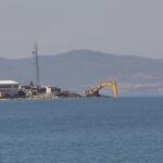 Gibraltar sigue comiendo terreno con excavadoras a la Bahía de Algeciras
