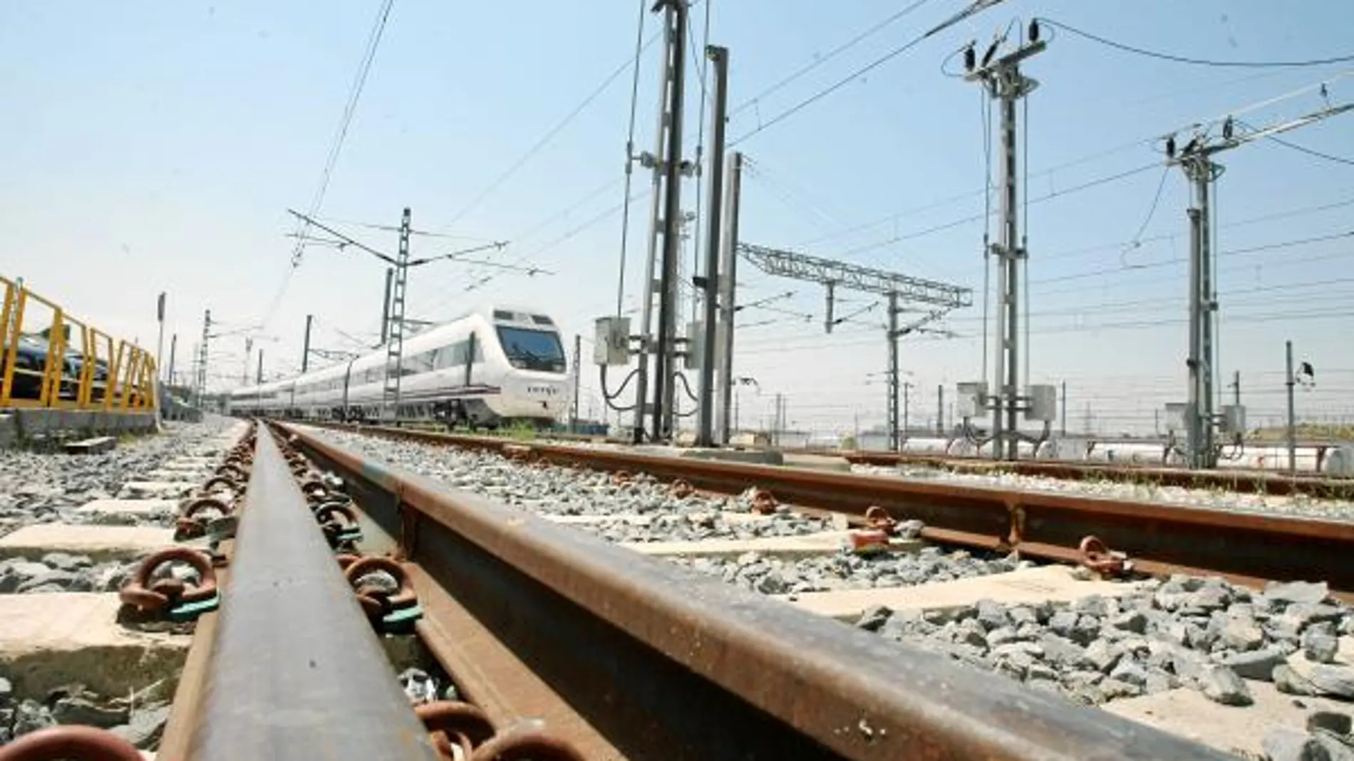 La Generalitat pretende que trenes de cercanías conecten Valencia con Utiel y Requena por la vía del AVE