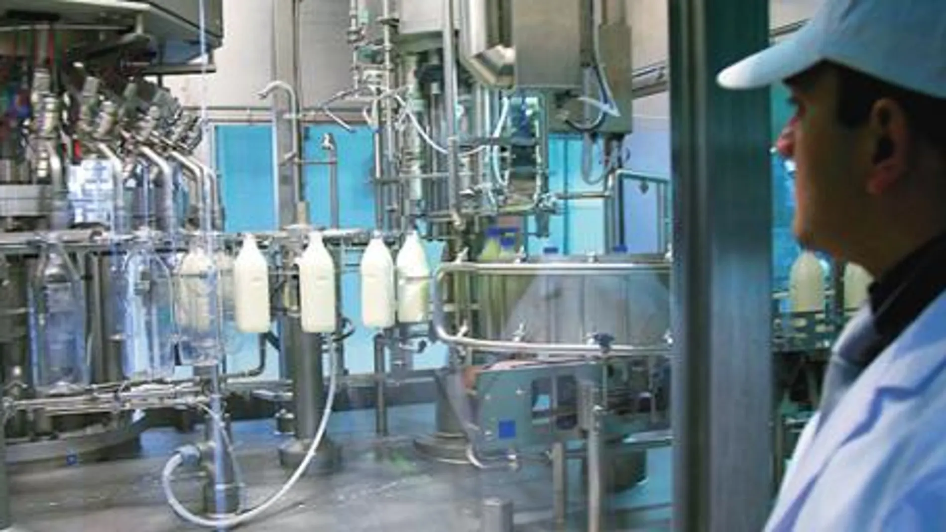 Populares y socialistas dan la cara por la industria láctea de la Región