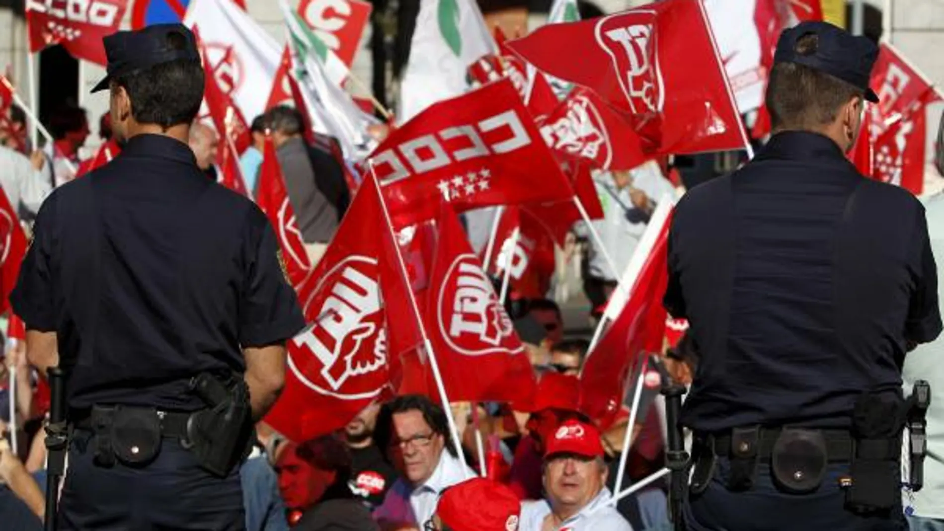 Un 80% de funcionarios secunda la huelga contra Zapatero, según los sindicatos
