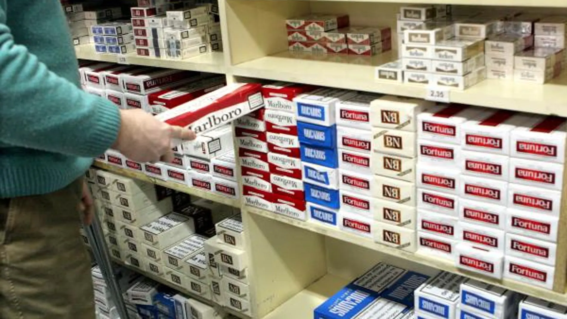 El Ejecutivo prepara una subida del impuesto mínimo del tabaco