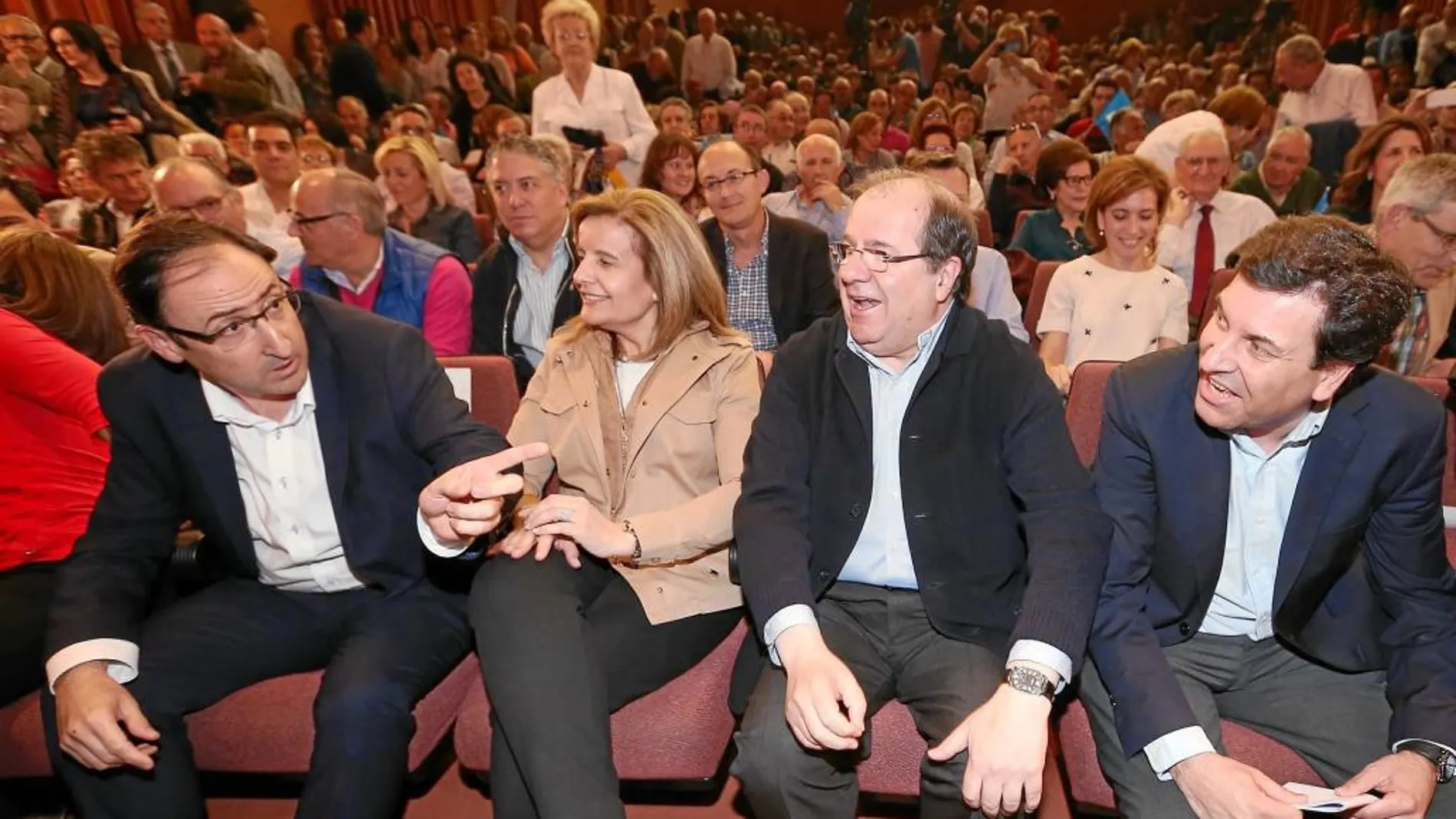 El candidato del Partido Popular, Juan Vicente Herrera, inició la campaña en Palencia, junto a la ministra Fátima Báñez, Alfonso Polanco y Carlos Fernández Carriedo