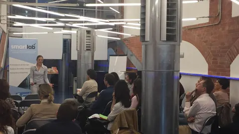 Susana Cabrero, fundadora y directora de la Asociación Cúspide, durante el taller.