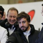 Fernando Alonso, en una reunión del equipo McLaren