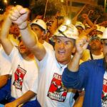 Los 200 mineros participantes en la II «Marcha Negra» a su llegada a la localidad leonesa de Ponferrada