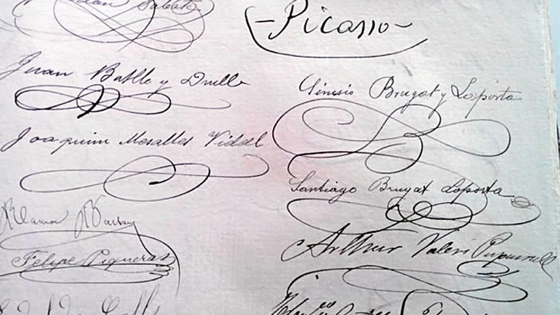 Imagen del libro de condolencias de Verdaguer con la firma de Picasso en un extremo