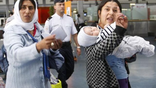 Cientos de asociaciones se manifiestan en contra de la expulsión de gitanos en Francia