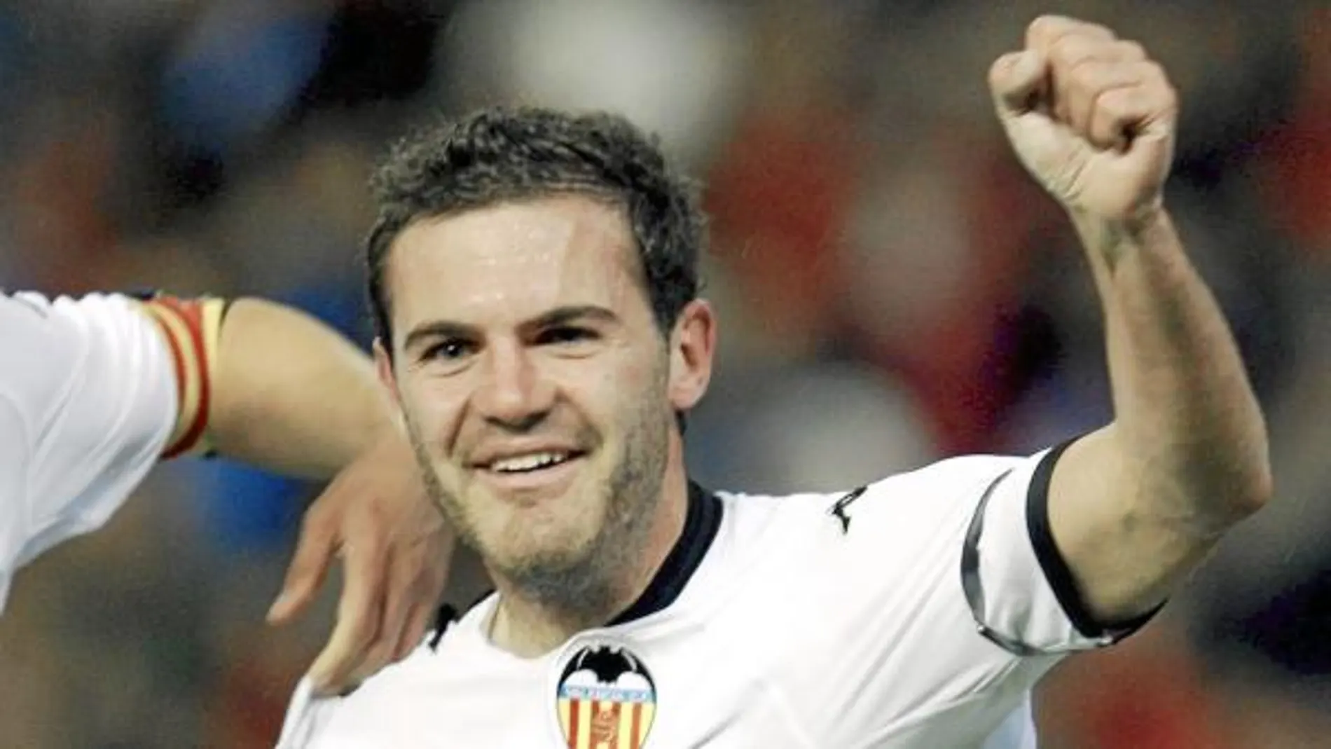 Mata, jugador de la Selección, con la camiseta del Valencia