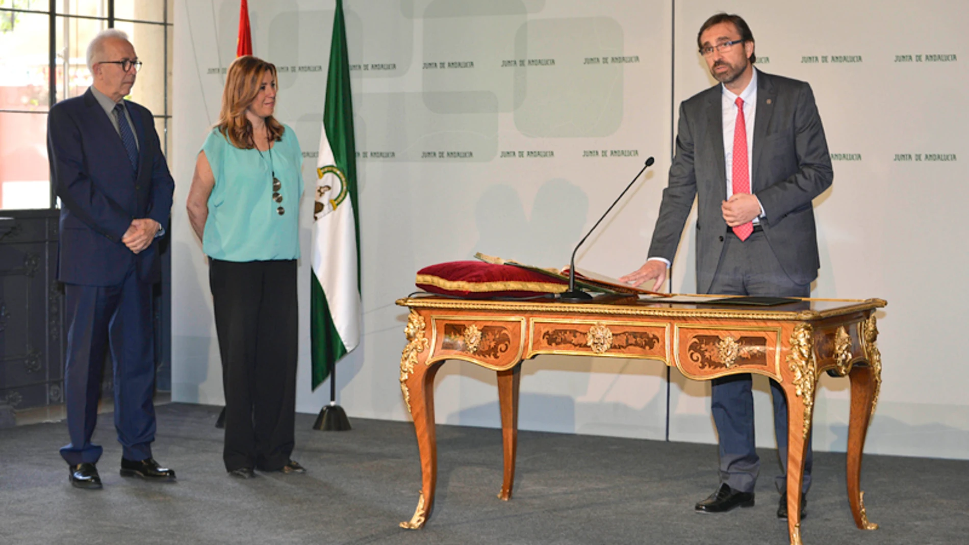 La presidenta en funciones de la Junta, Susana Díaz, durante la toma de posesión del rector de Jaén.