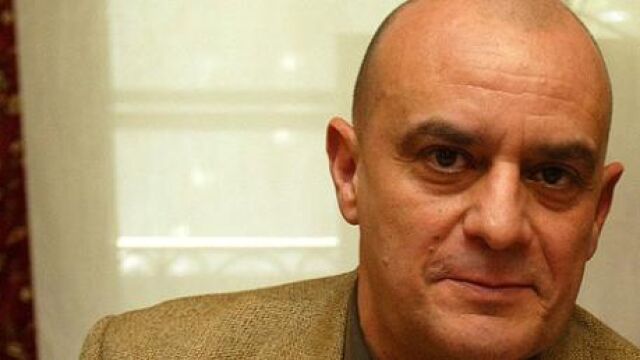 Ícaro por tierra, mar y aire, por Miguel Ángel ALMODÓVAR