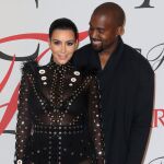 Kim Kardashian podría estar embarazada de gemelos