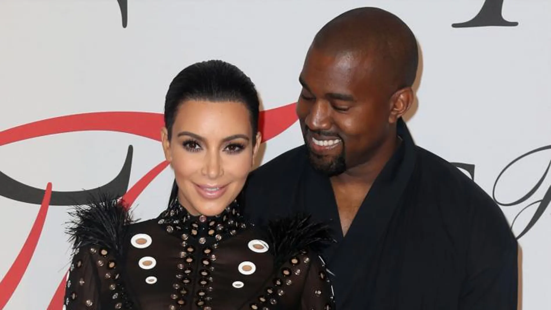 Kim Kardashian podría estar embarazada de gemelos