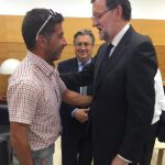 El presidente del Gobierno, Mariano Rajoy, hace declaraciones a los medios a su llegada esta tarde a la zona donde hoy se ha estrellado el Airbus A400 M