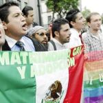 Activistas a favor de que el matrimonio del mismo sexo incluya la adopción, el lunes ante el Tribunal Supremo mexicano