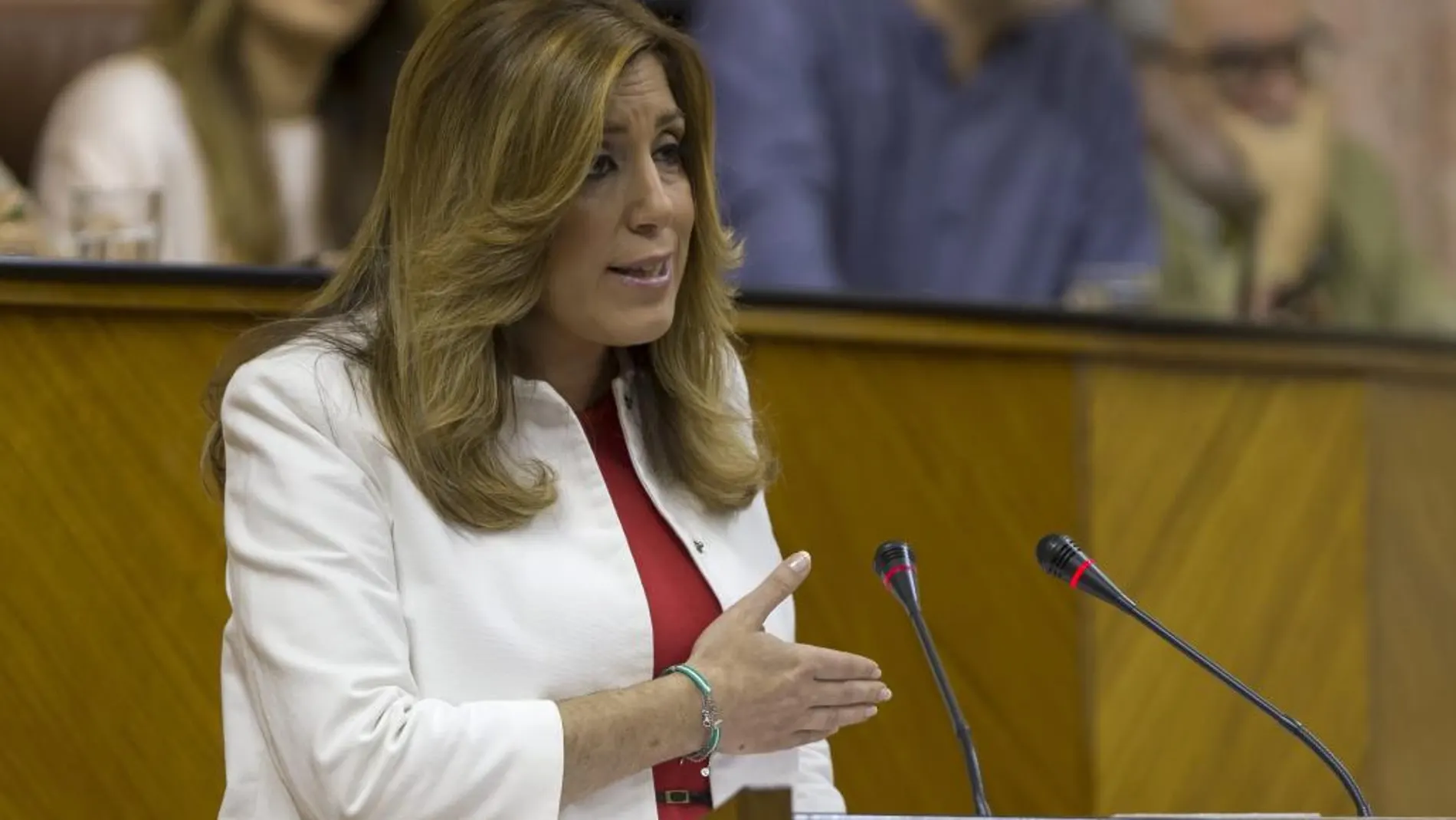 La presidenta de la Junta de Andalucía en funciones, Susana Díaz, durante su intervención en el Pleno del Parlamento andaluz en Sevilla