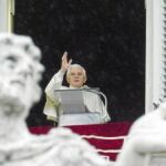 La clásica imagen de Benedicto XVI en San Pedro será sustituida en las televisiones del mundo entero por su presencia en la Sagrada Familia
