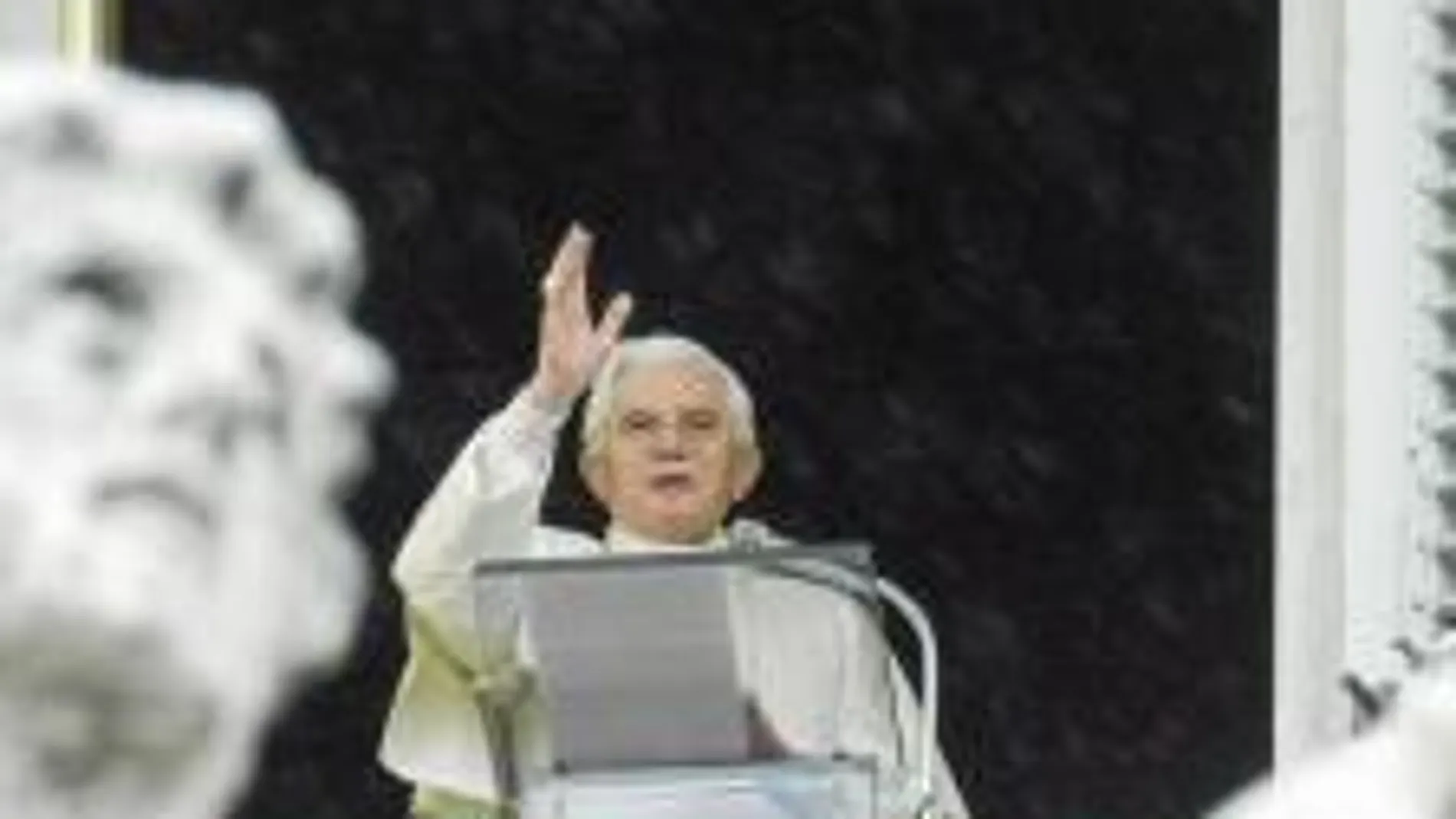 La clásica imagen de Benedicto XVI en San Pedro será sustituida en las televisiones del mundo entero por su presencia en la Sagrada Familia