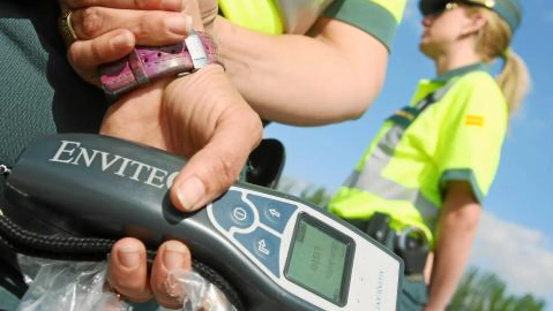 Los agentes han decidido restringir al máximo las multas y sustituirlas por un aviso verbal con consejos de seguridad vial
