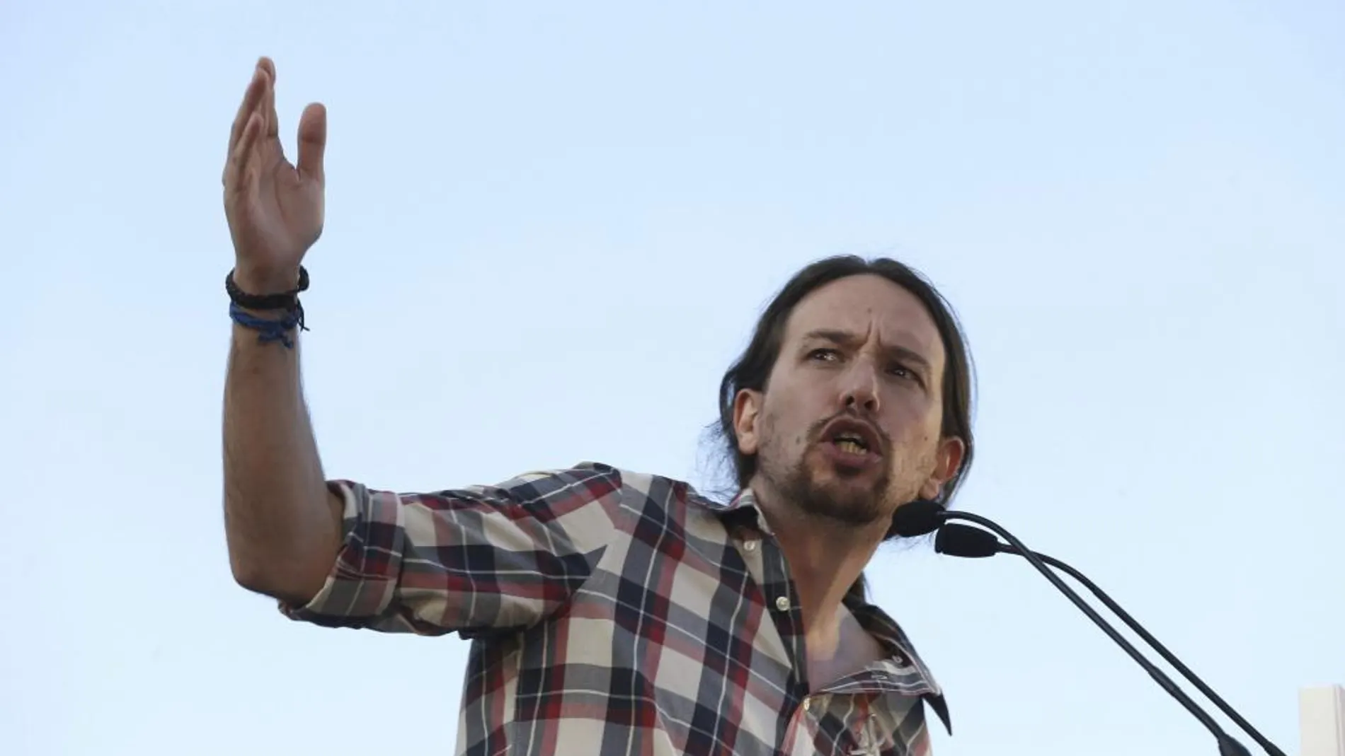 El secretario general de Podemos, Pablo Iglesias, participa en el primer día de campaña del candidato a la Comunidad de esta formación, José Manuel López
