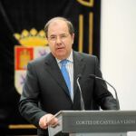 El presidente de la Junta, Juan Vicente Herrera, confía en que la fusión sirva para atraer nuevas inversiones