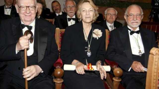 Puértolas en la ceremonia de ingreso en la Academia