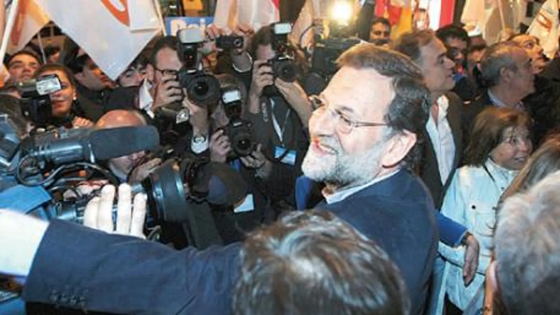 Rajoy allana su camino dentro y fuera del PP