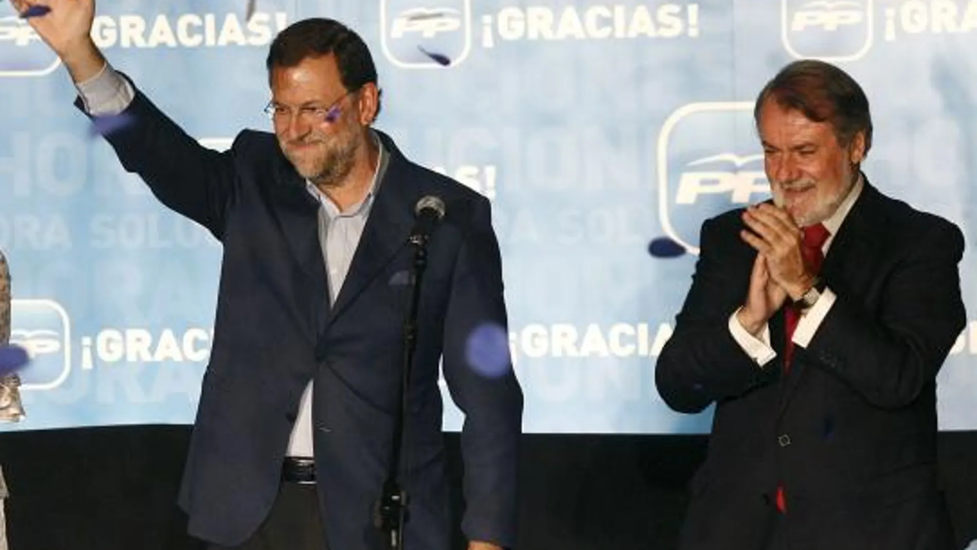 Rajoy dice que la victoria del PP refleja la voluntad de cambio de españoles