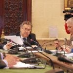 El alcalde, ayer durante la comisión de seguimiento de la huelga