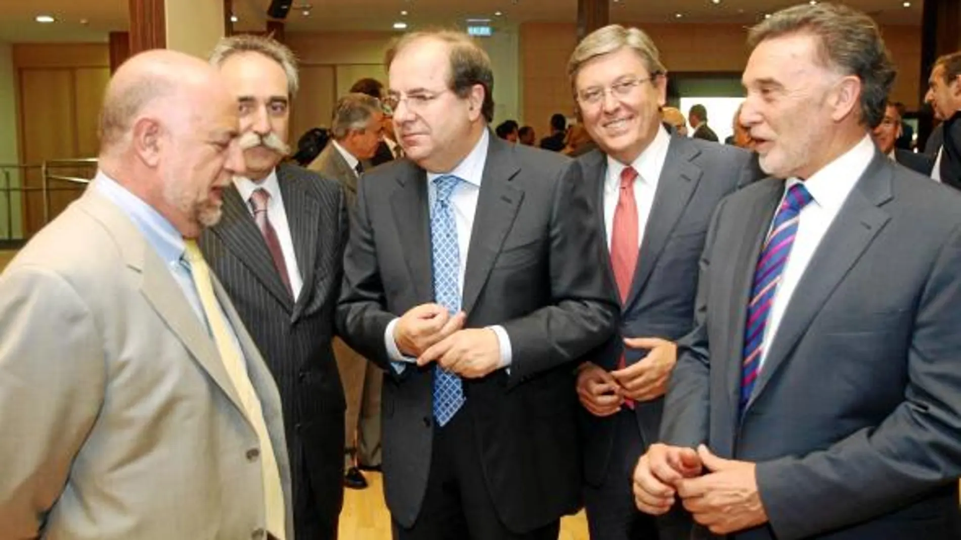 Herrera se compromete a invertir 400 millones más y a no subir impuestos