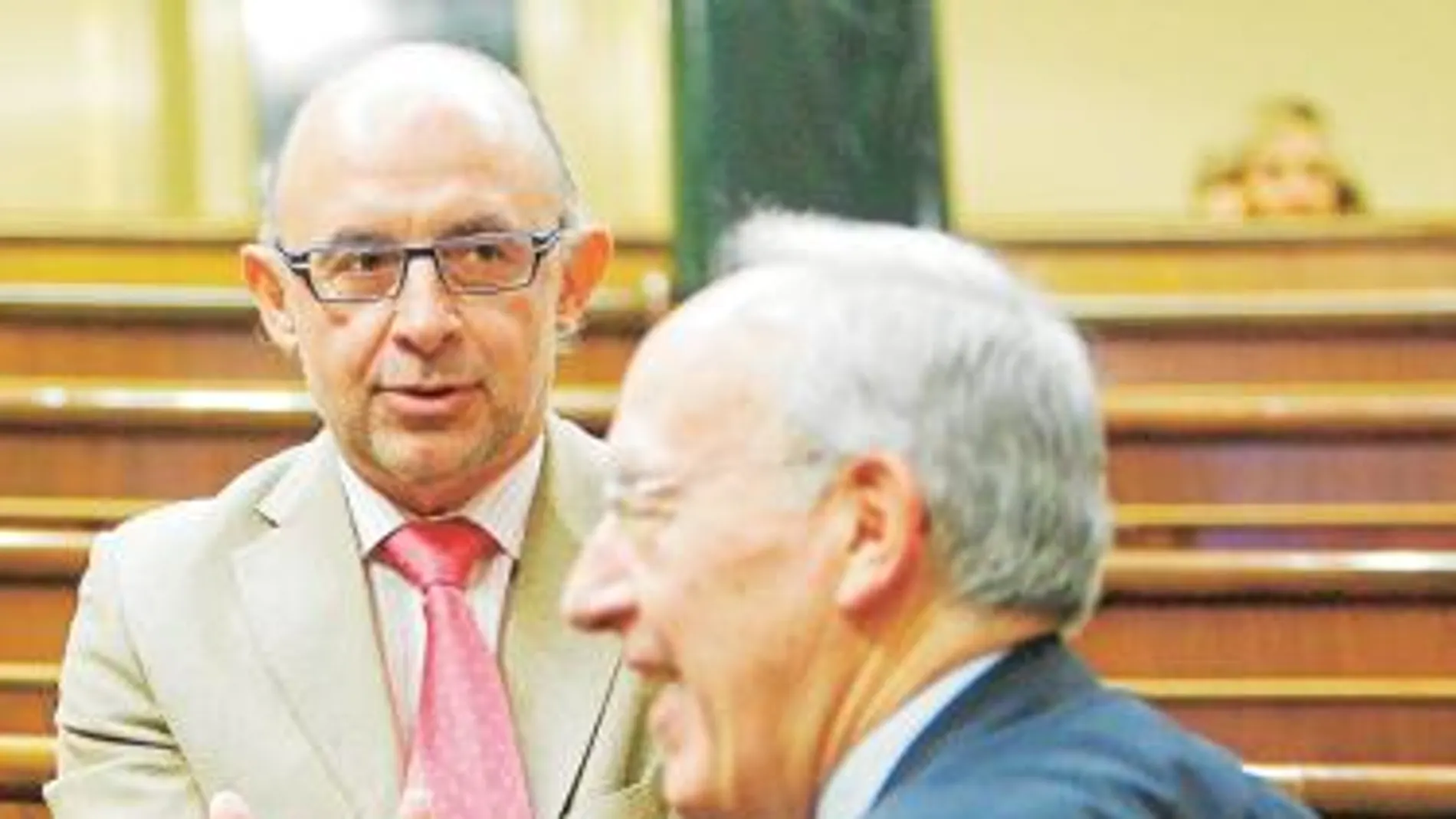 Ordóñez obligará a fusionarse al banco que reciba dinero público