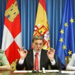 Miguel Alejo hace balance del primer año de funcionamiento del Plan contra los malos tratos en el medio rural, junto al general Alfonso Santos y Rocío López, coordinadora de la Unidad de Violencia de Género