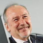 Rodrigo Rato, presidente de Caja Madrid, asegura que la economía mundial «está en fase de recuperación y la española cerca de la estabilización»