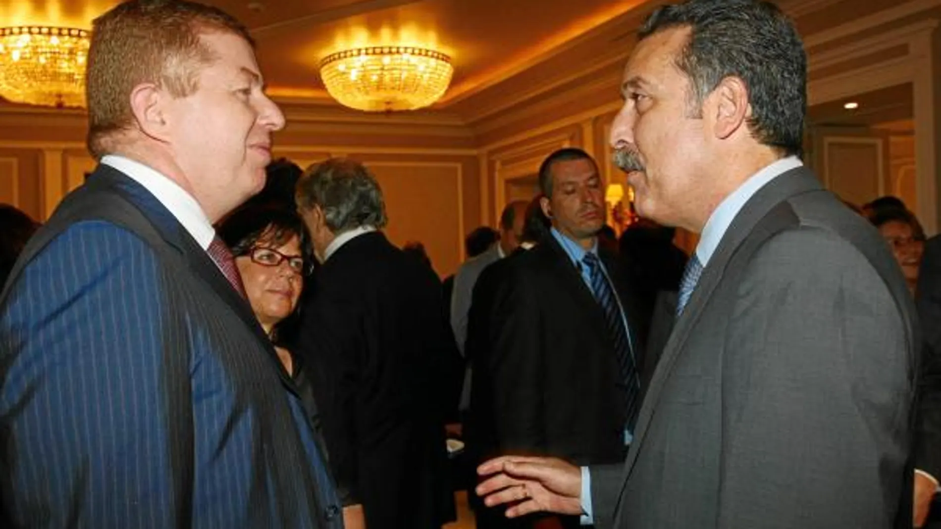 embajador israelí y el presidente del Consejo de Administración de LA RAZÓN, Santiago Barreno
