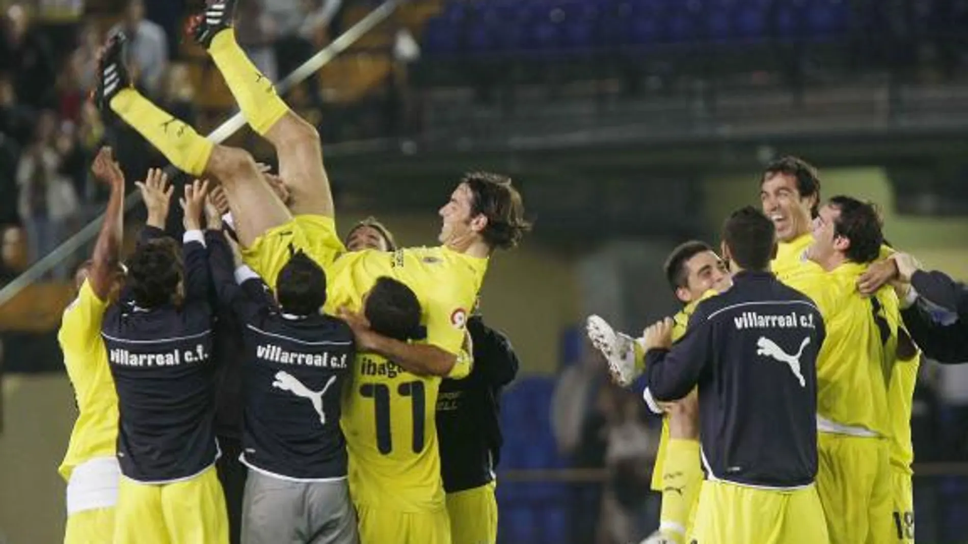 El Villarreal aspira aún a la Liga Europa tras vencer al Valencia (2-0)
