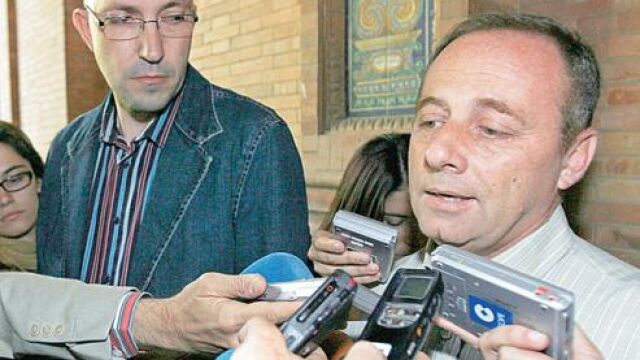 El padre de Marta, Antonio del Castillo, y el tío y portavoz de la familia, Javier Casanueva
