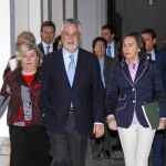 José Antonio Griñán y Rosa Aguilar mantuvieron ayer un encuentro en el Palacio de San Telmo, en Sevilla