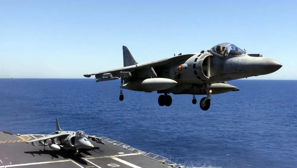 Un avión &quot;Harrier&quot; de la Armada