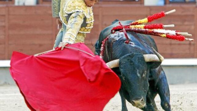 Juan Bautista en un derechazo al primero de su lote ayer en Las Ventas