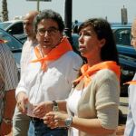 La presidenta del PP, Alicia Sánchez Camacho, junto al diputado del PP y candidato por Girona Enric Millo ayer en Lloret de Mar (Girona)