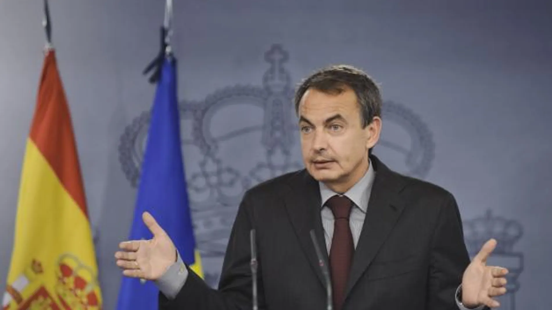 El presidente del Gobierno, José Luis Rodríguez Zapatero, durante la rueda de prensa que ofreció al término de la reunión del Consejo de Ministros