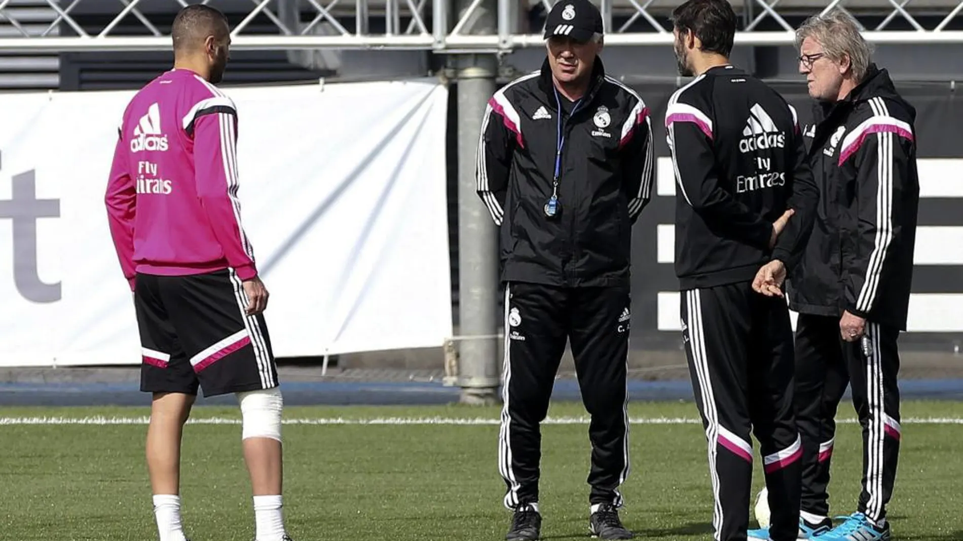 El delantero francés del Real Madrid, Karim Benzema, arrastraba molestias.