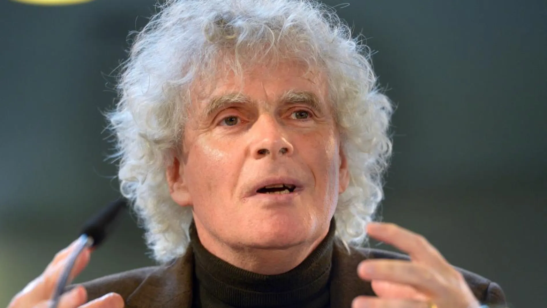 Imagen de archivo del 24 de abril, de Sir Simon Rattle