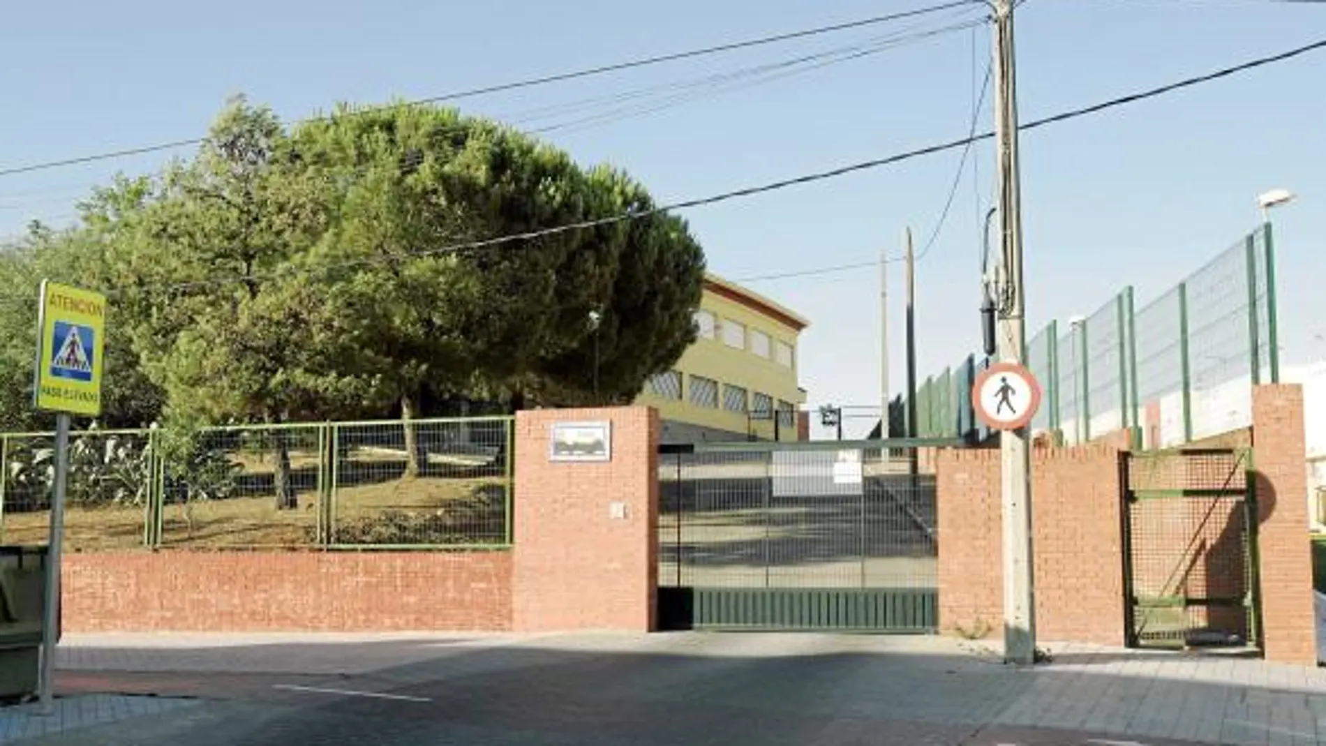 Los consistorios se encargan de los colegios y la Junta, de los institutos
