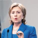 Hillary recupera el protagonismo y lanza un ultimátum contra Irán