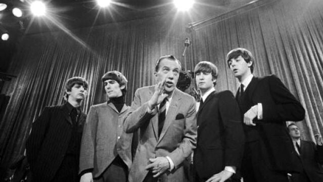 Los Beatles con el presentador Ed Sullivan