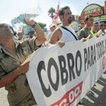 Los sindicatos UGT, CC OO y USO desconvocaron la huelga indefinida de los trabajadores del Ayuntamiento de La Línea de la Concepción cuyo objetivo era exigir el pago de las nóminas atrasadas.