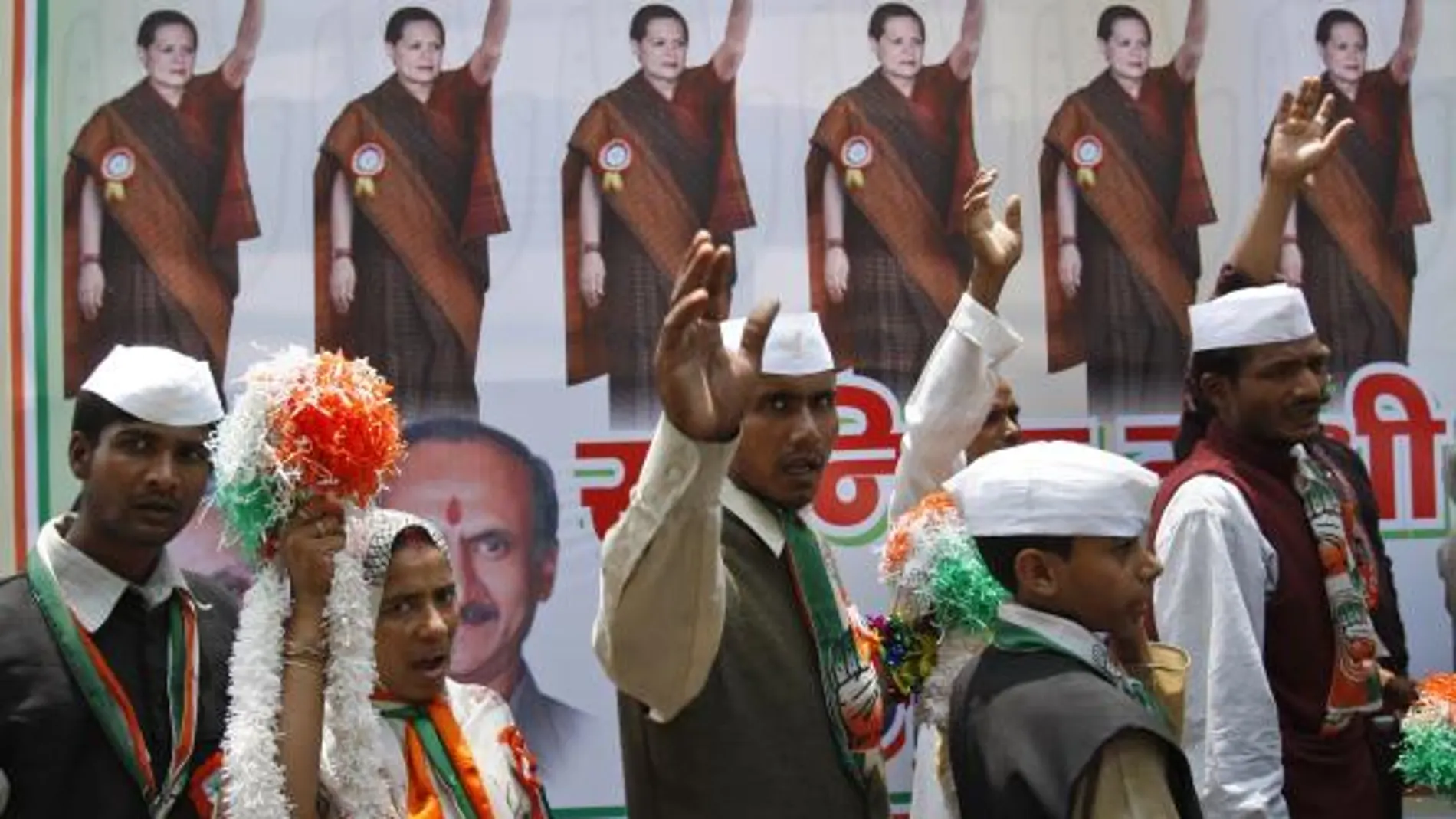 El partido de Sonia Gandhi se impone con solvencia en las elecciones indias