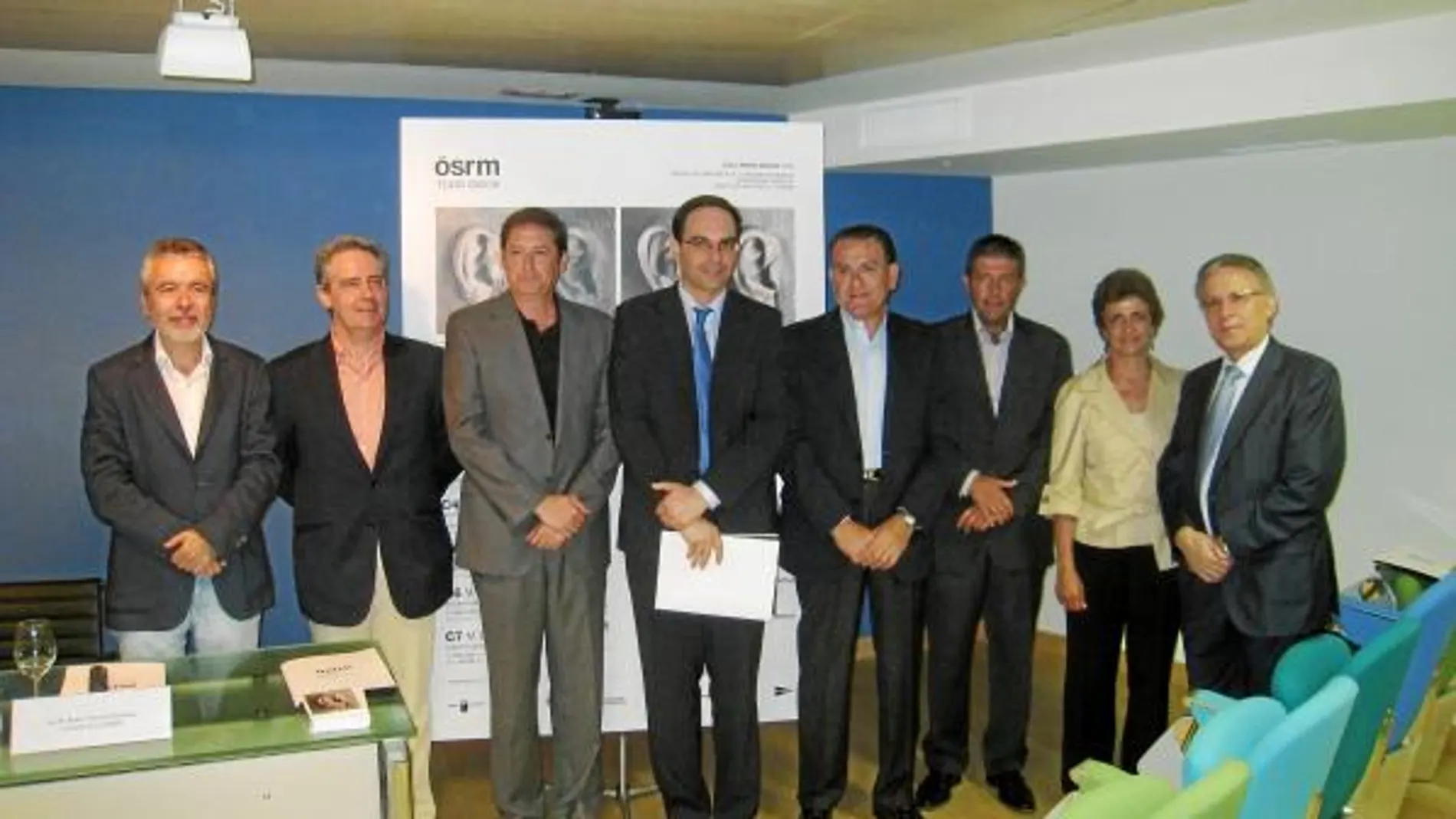Francisco Giménez (izquierda), acompañado de Rodilla, Navarro y los distintos patrocinadores