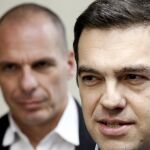 El ex ministro de Finanzas griego Yanis Varufakis y su viejo aliado político, Alexis Tsipras